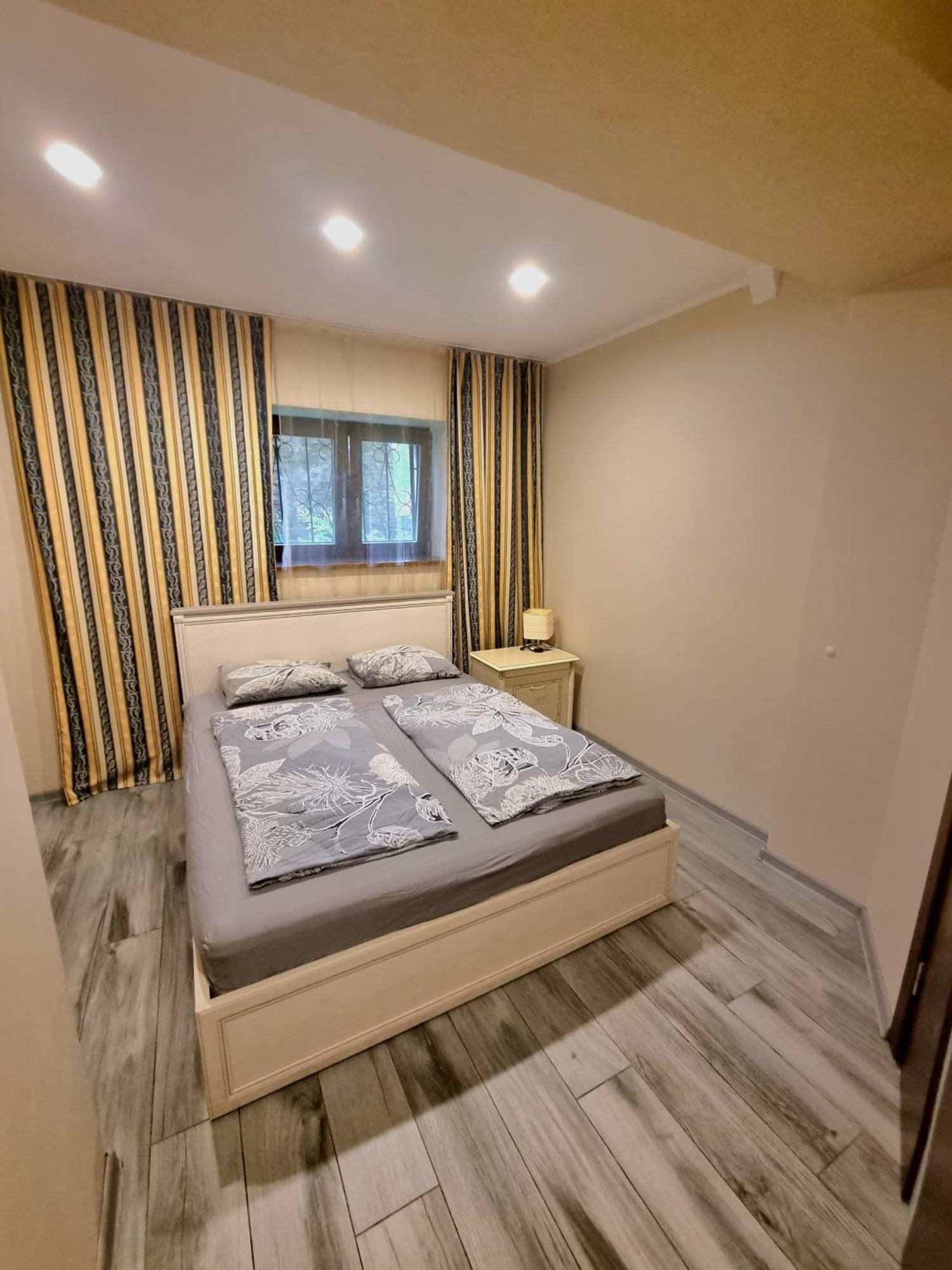 Spacious In The Quiet Center Apartamento