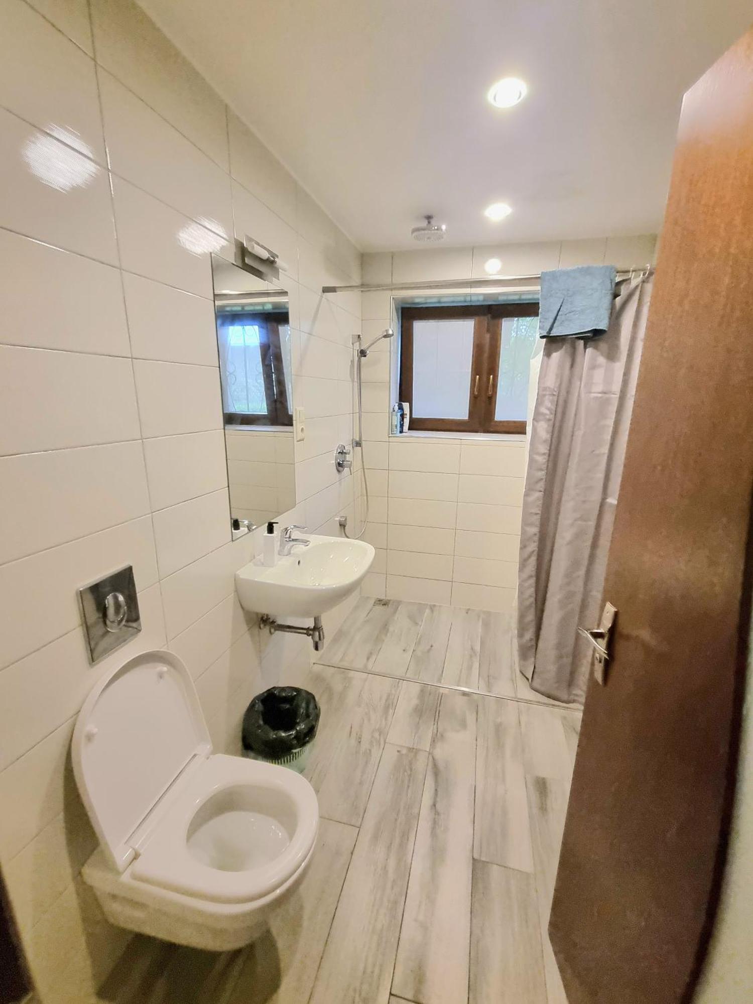 Spacious In The Quiet Center Apartamento